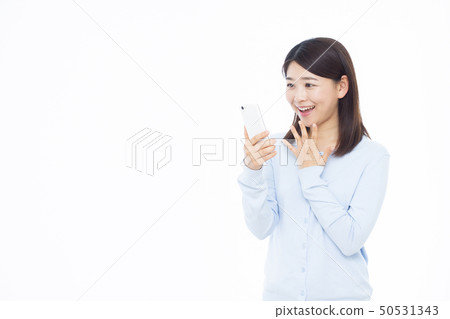 Female smartphone in her 30s 50531343