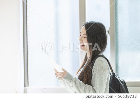 Woman new life room search 50539738