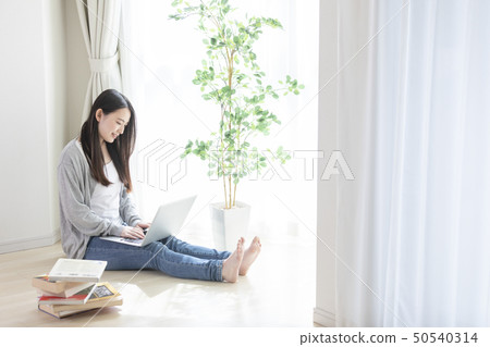 女性個人電腦 50540314