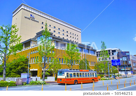 Sightseeing tour bus running on the Universal Bridge intersection in Yokohama Minatomirai area Sightseeing tour bus running on the Universal Bridge intersection in Yokohama Minatomirai area 50546251