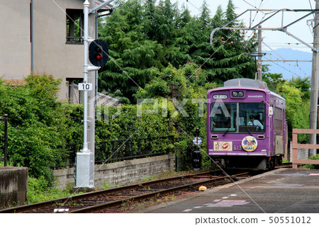 Arashiden No. 613 (Kyo Murasaki first car) for Keifuku Electric Railway Kitano Line Shishino Line arrives at Omuro Ninnaji Station 50551012