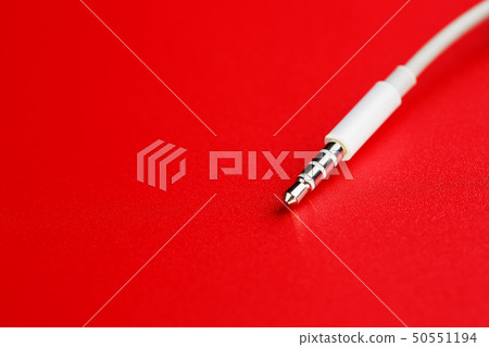 White connector AUX white cable on a red 50551194