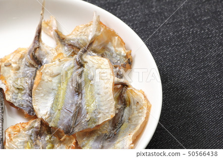 Grilled small horse mackerel. 50566438