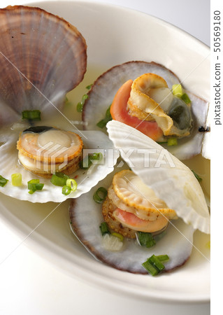 Steamed rice cracker scallops Steamed rice cracker scallops 50569180