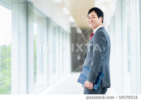 中間的商人 中間的商人 50570518