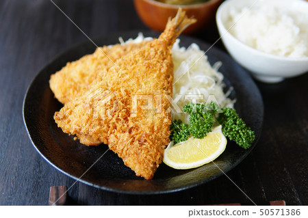 deep-fried horse mackerel   50571386