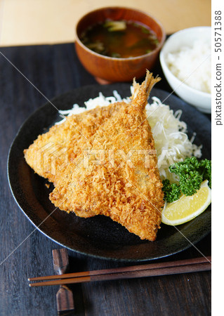 deep-fried horse mackerel   50571388