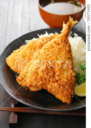 deep-fried horse mackerel   50571403