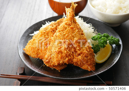 deep-fried horse mackerel   50571406