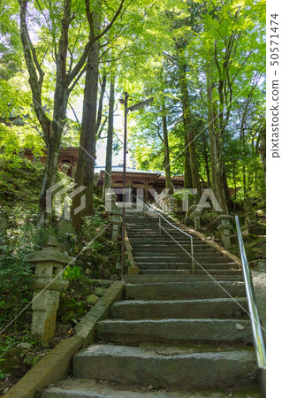 鮮綠色的雷山淺草寺神殿_ 626福岡縣絲島市雷山 鮮綠色的雷山淺草寺神殿_ 626福岡縣絲島市雷山 50571474