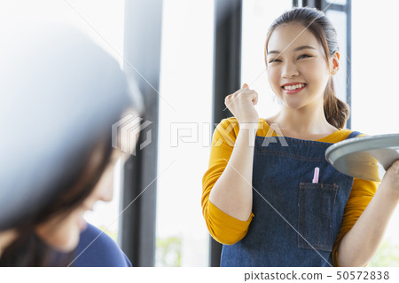 女咖啡館職員 50572838