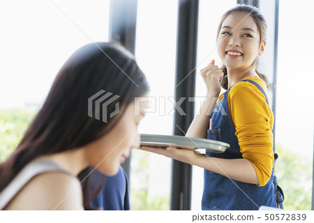 女咖啡館職員 50572839