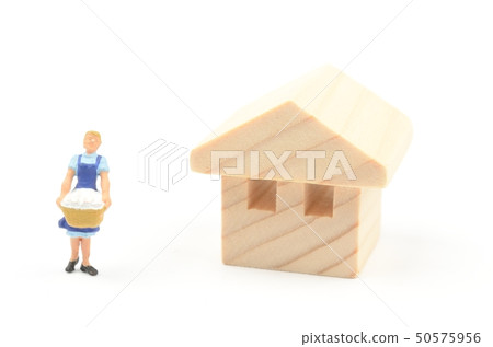 A woman who hangs washing 50575956