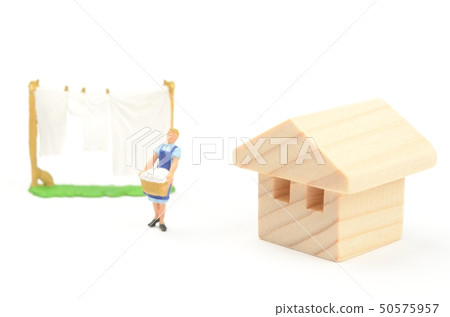 A woman who hangs washing 50575957