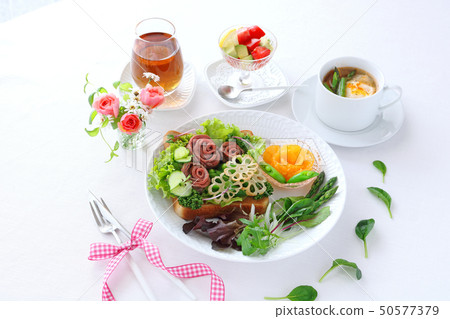 Roast beef open sandwich one plate 50577379