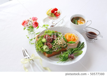 Roast beef open sandwich one plate Roast beef open sandwich one plate 50577380