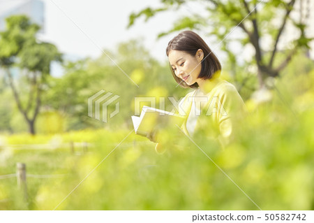 Young woman 50582742
