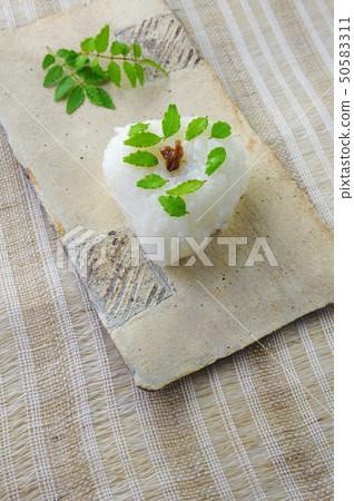 手工烤製的米飯帶有Sansho的香味 手工烤製的米飯帶有Sansho的香味 50583311