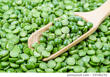Green dry peas with wooden spoon. 50586242