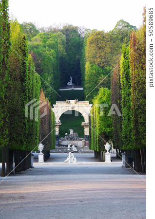 Schoenbrunn palace garden pond Schoenbrunn palace garden pond 50589685