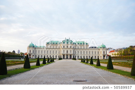 Belvedere Palace in Vienna, distant view of the Upper Palace 50589937