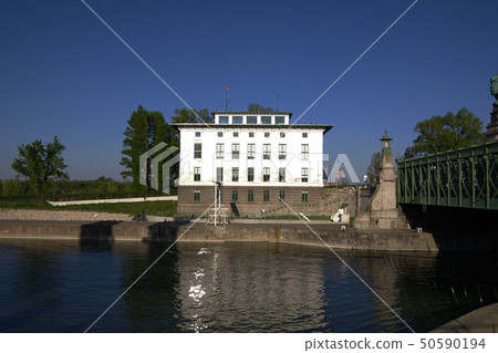 The lion bridge guard house against the blue sky designed by architect Otto Wagner The lion bridge guard house against the blue sky designed by architect Otto Wagner 50590194