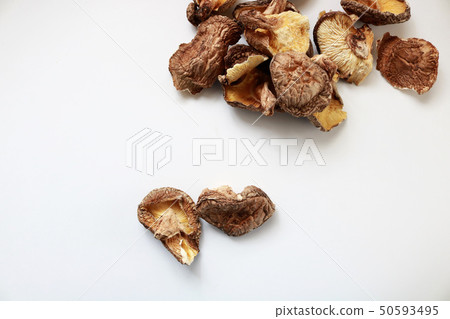 Dried shiitake mushrooms  50593495