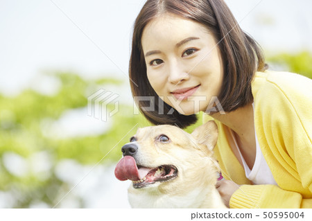 健康，小狗，走路，年輕的女人 50595004