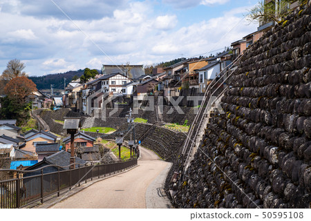 Town of Toyama Yao Ishigaki Town of the hill northeast direction 2010.04 c 50595108