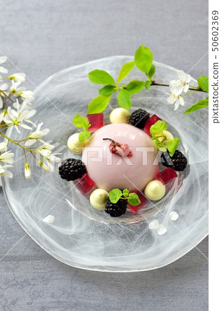 Sakura panna cotta 50602369