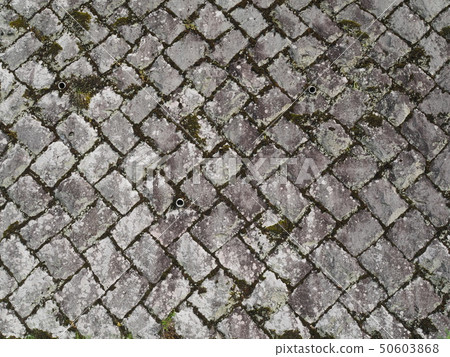 Retaining wall of old masonry 50603868