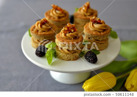 Coffee and walnut cake / coffee and walnut cakes 50611148