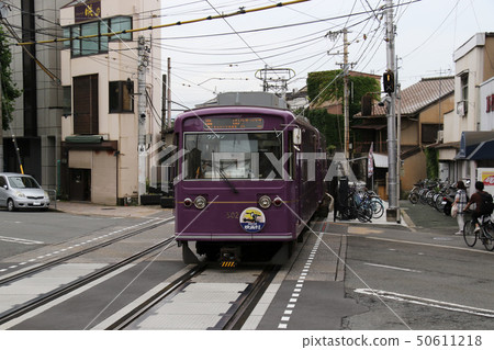 從Keifuku Electric Railway Mobo 501火車Arashiden 502站的車站出發，經過嵐山線的Saiin站後穿過 50611218