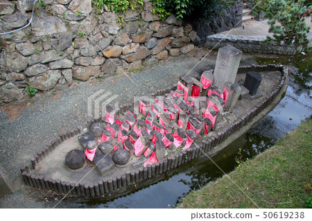 奈良石佛像從左上方的Saruzawa Pond Rate河流Jizozan旁邊的河流排隊(第2部分) 奈良石佛像從左上方的Saruzawa Pond Rate河流Jizozan旁邊的河流排隊(第2部分) 50619238