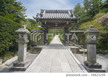 Takansan Gate at Kenchoji Temple (Yamanouchi, Kamakura City) 50623294