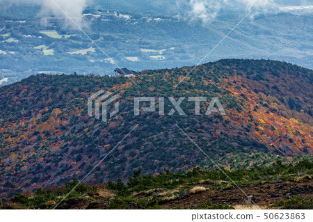 View of the autumnal mountain surface and the direction of Nihonmatsu seen from the top of Adat Tara mountain peak 50623863