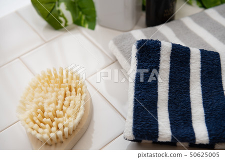 Bathroom supplies 50625005