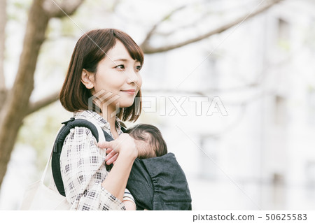 Mother holding a baby New green Park Outdoor Hug strap 50625583