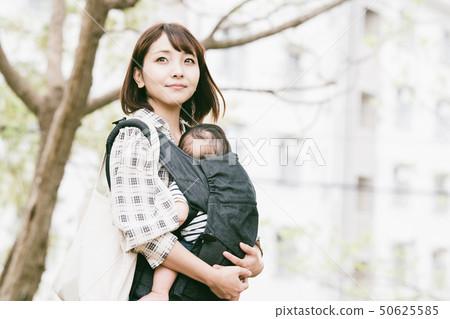 Mother holding a baby New green Park Outdoor Hug strap 50625585