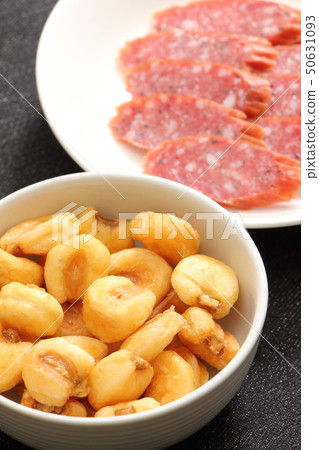 A snack image centered on the giant corn. 50631093
