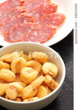 A snack image centered on the giant corn. A snack image centered on the giant corn. 50631094