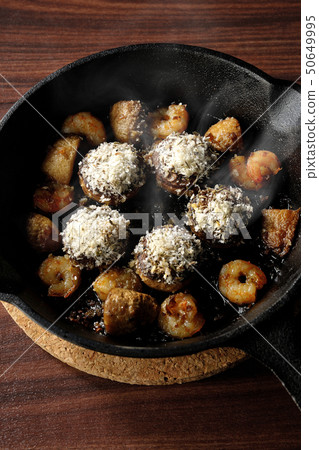 Ahijo of shrimp and mushrooms (with steam) 50649995
