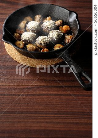 Ahijo of shrimp and mushrooms (with steam) Ahijo of shrimp and mushrooms (with steam) 50650004