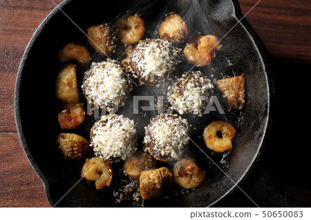 Ahijo with shrimp and mushrooms (with steam) 50650083