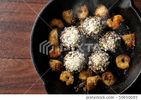 Ahijo with shrimp and mushrooms (with steam) 50650085