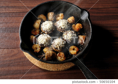 Ahijo of shrimp and mushrooms (with steam) 50650104