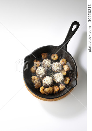 Ahijo with shrimp and mushrooms (with steam) 50650218