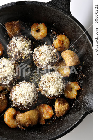 Ahijo with shrimp and mushrooms (with steam) 50650221