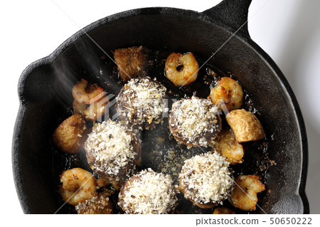 Ahijo with shrimp and mushrooms (with steam) 50650222