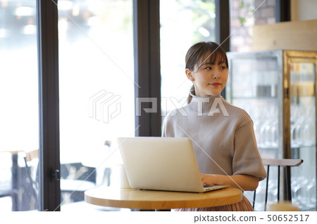 Cafe female 50652517